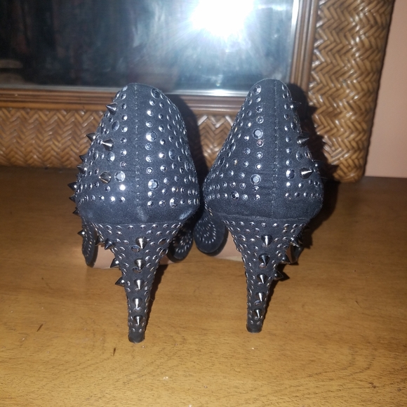 High heels - Picture 3 of 3